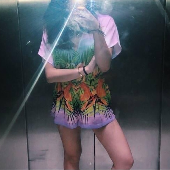 Tropical low cut romper - Picture 2 of 3